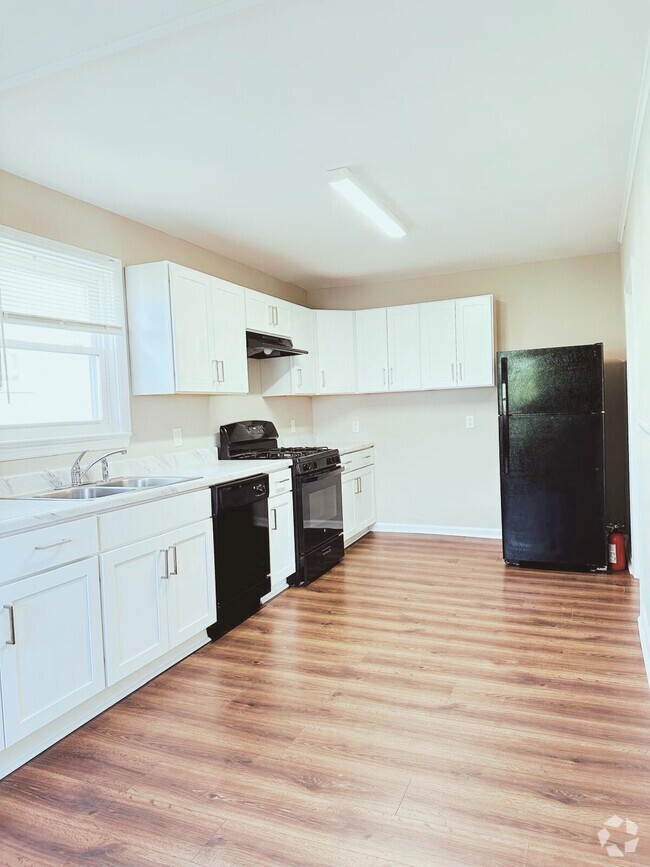 Building Photo - 33 Elmwood Ave Rental