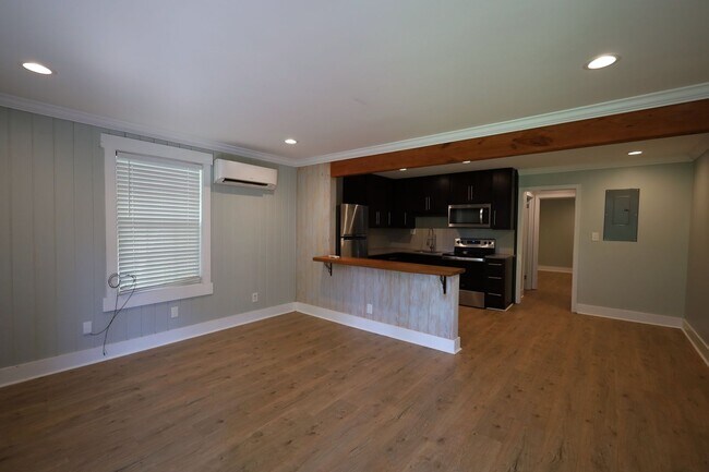 Photo - 308 E Jane St Unidad A