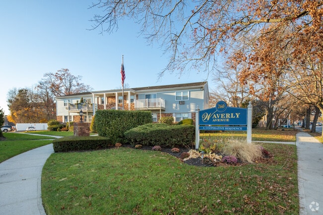 Photo - 260 Waverly Ave
