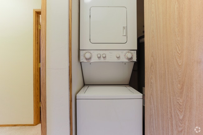 Photo - Oak Tree Apartments