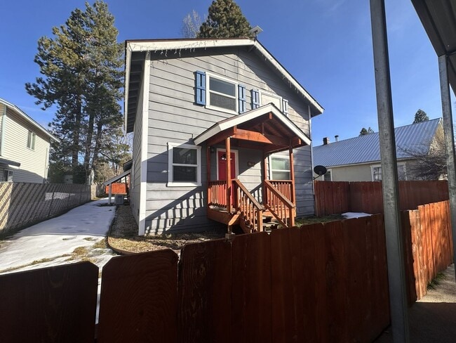 Building Photo - 3-bedroom, 2-bathroom Home