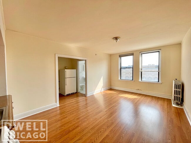 Building Photo - 2777 N Milwaukee Ave Unit S Rental