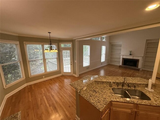 Photo - 5730 Devonshire Way