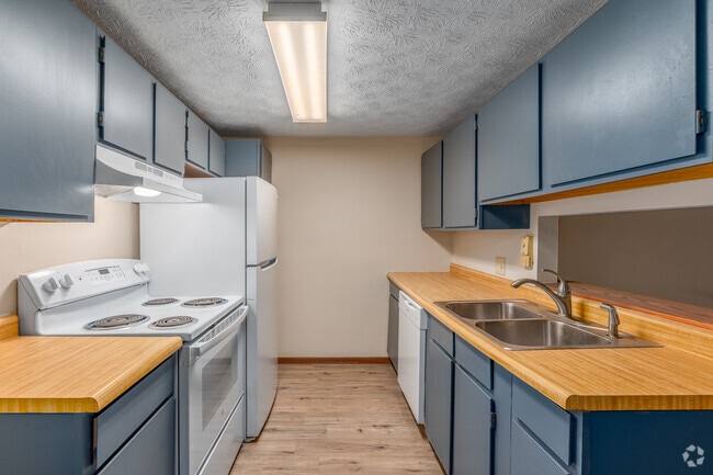 1BR, 1BA - 650SF - Kitchen