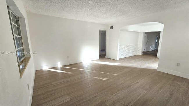 Photo - 74 NW 31st St Unidad 1