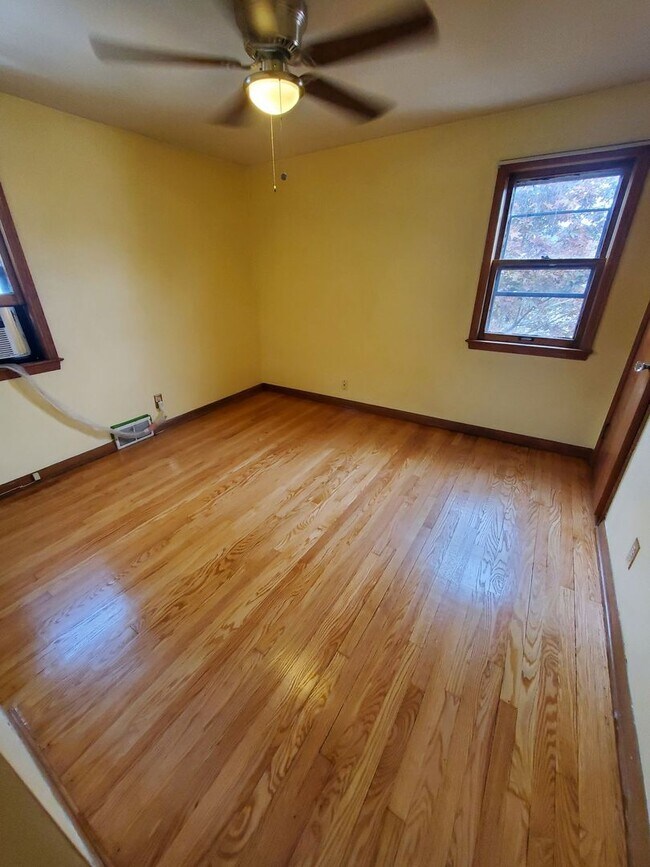 Photo - 3332/3334 S. Springfield Ave. (Duplex) Unit 3334 Upper