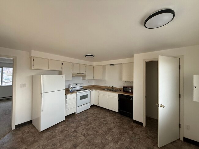 Photo - 418 Kings Ct Unit D