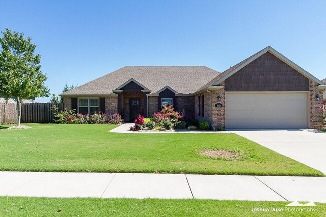 Building Photo - Georgeous 3 bedroom 2 bath home with SOLAR  and a view!