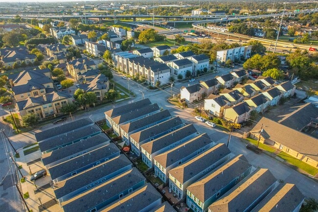 Photo - 3222 Gillespie St