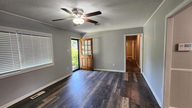 Photo - 429 Mineral Rd