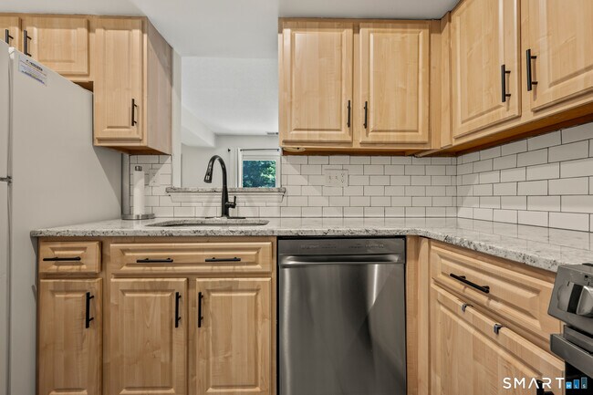 190 Tomlinson Ave Unit 5F