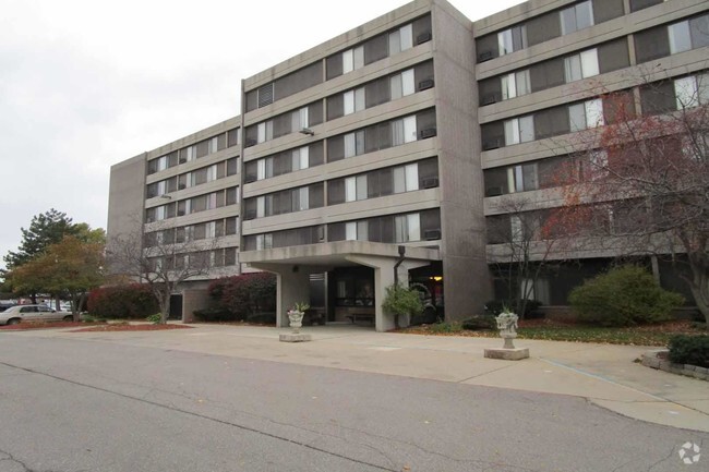 Building Photo - Columbia Court - Senior, 62+ or barrier free Rental