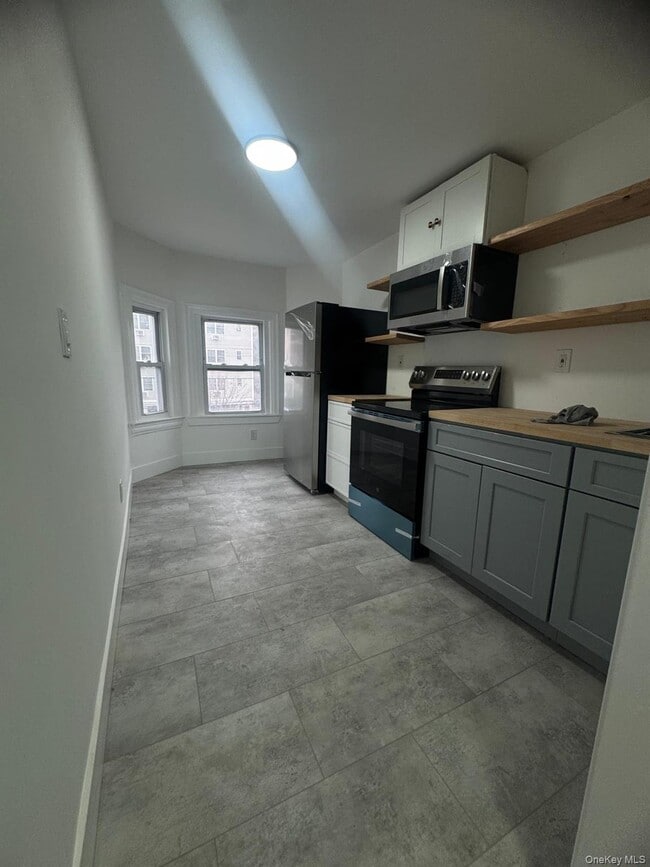 Photo - 301 Warburton Ave