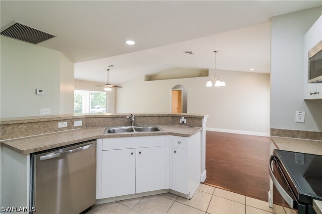 Photo - 2914 46th St SW