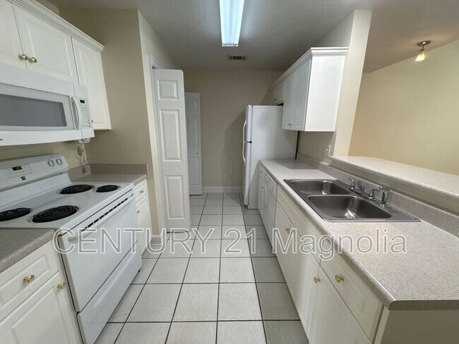 Photo - 303 Caldwell Cir