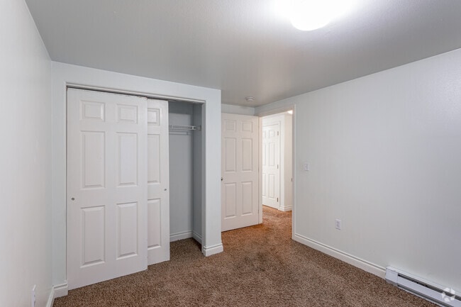 3BR, 2BA - 1,194 SF