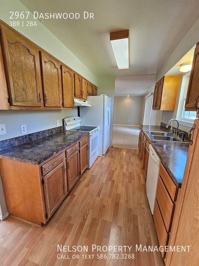 Photo - 2967 Dashwood Ave