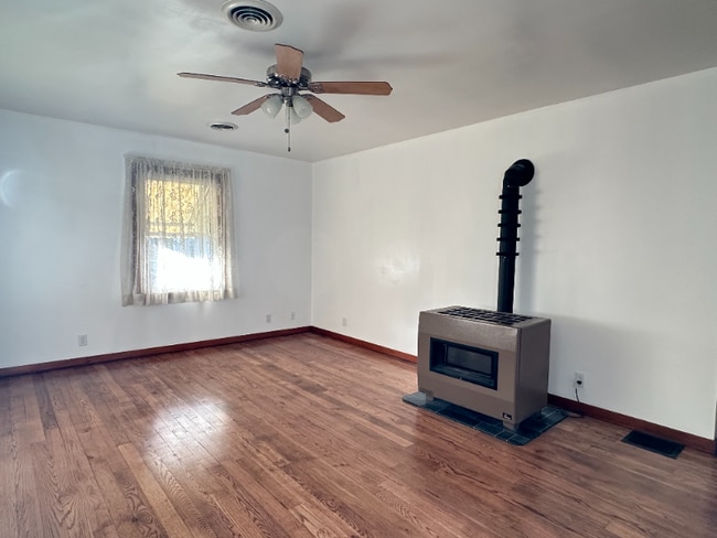 Photo - 430 Stadium Dr