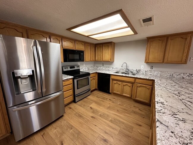 Photo - 49400 River Park Rd