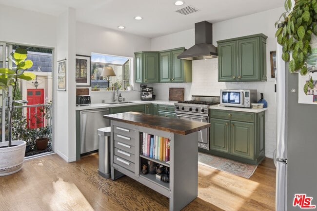 Photo - 8998 Lloyd Pl