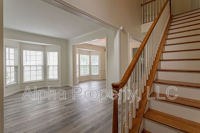 Photo - 261 Highgate Cir