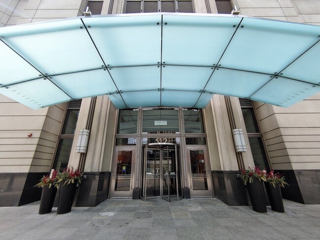Spacious Streetville One Bedroom - Spacious Streetville One Bedroom Condo Unit 512