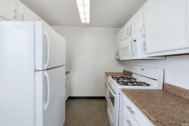 Photo - 3 bedroom available for immediate move i! Unidad 1104 Elmwood