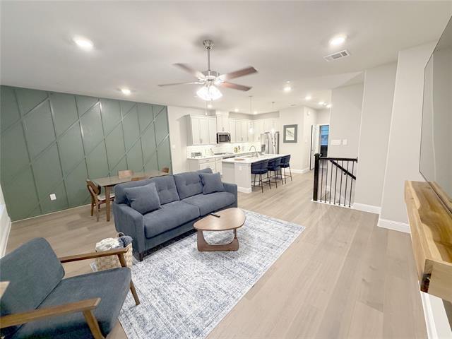 Building Photo - 328 Greenhouse Dr