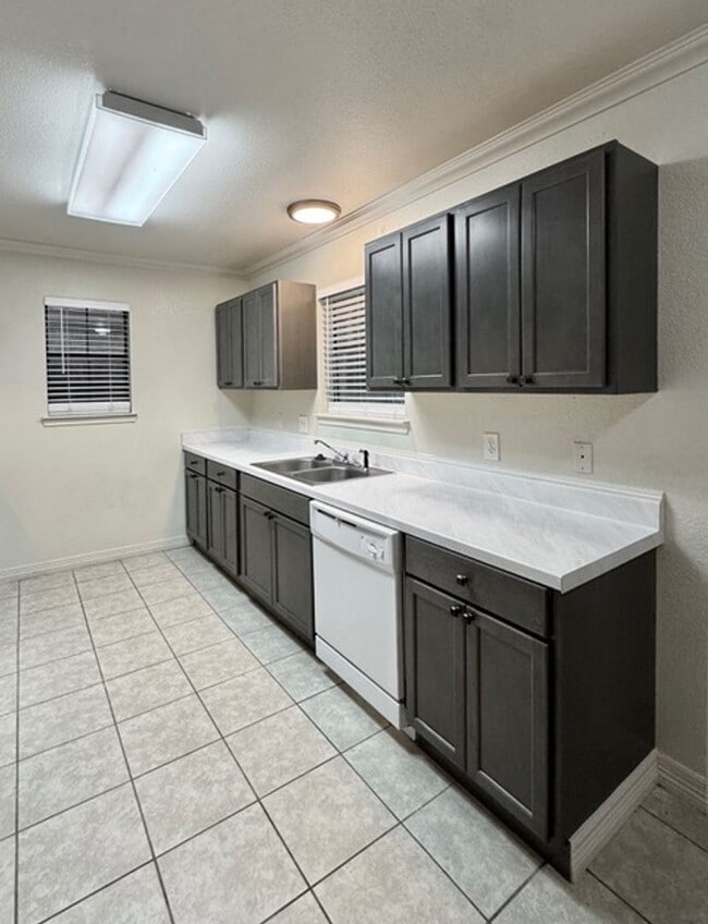 Photo - Lovely 3 bedroom 2 bathroom 2 car garage h...