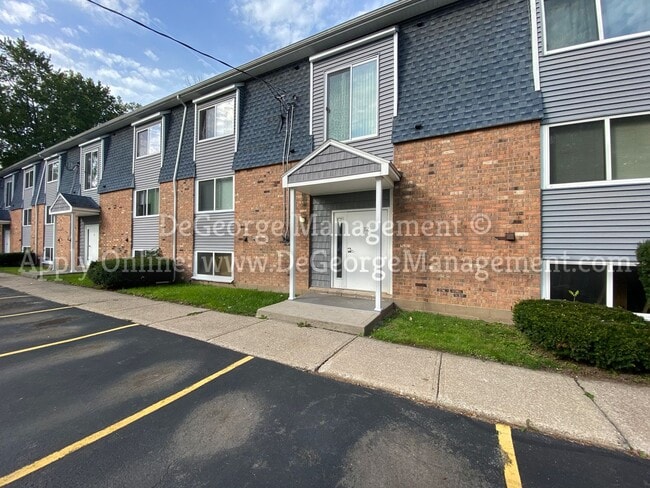 Woodside Court Apartments