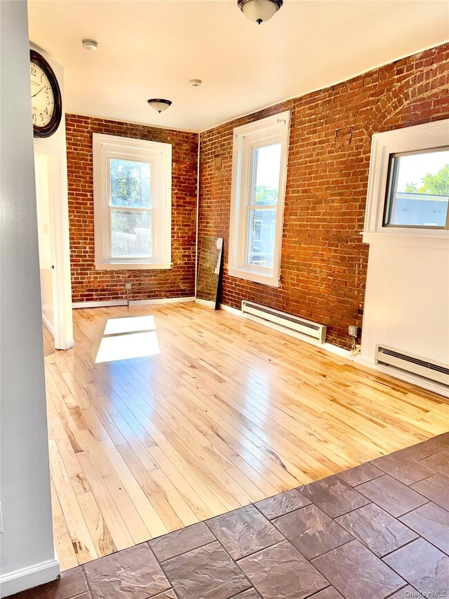 Building Photo - 2657 E Main St Rental