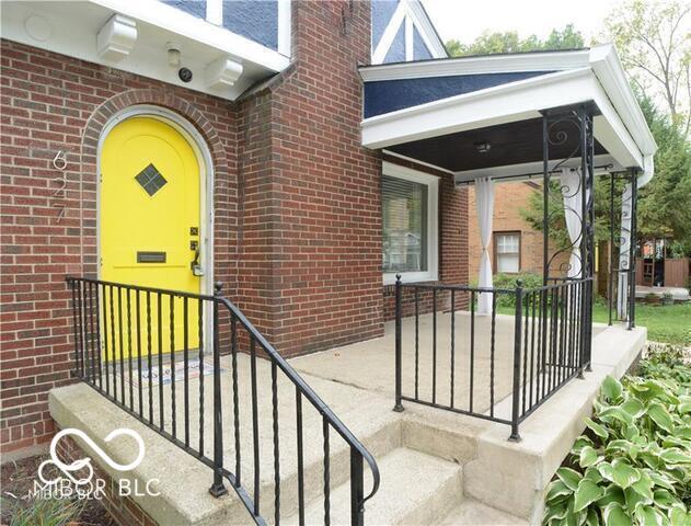 Photo - 627 E 54th St