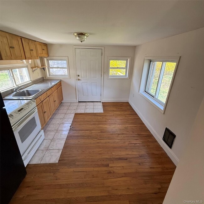 Photo - 31 Firwood Rd S