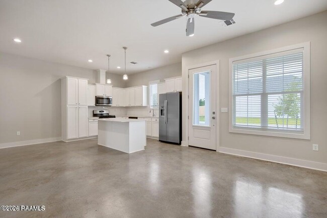 Photo - 107 Satsuma Dr