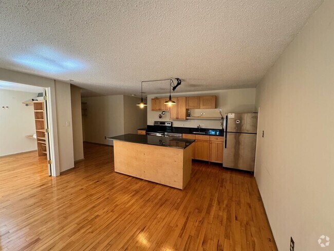 Building Photo - 88 Beacon St Unit 2 Rental