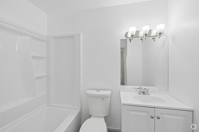 Platinum - 2BR - 2BR, 2BA - 950SF - Bathroom