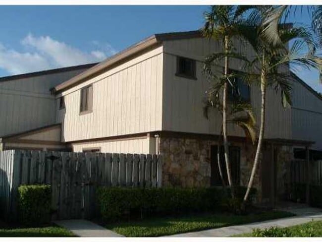 Building Photo - 11868 Sturbridge Ln Unit 11868 Sturbridge Lane