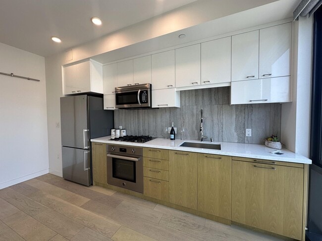 Photo - 400 S Broadway