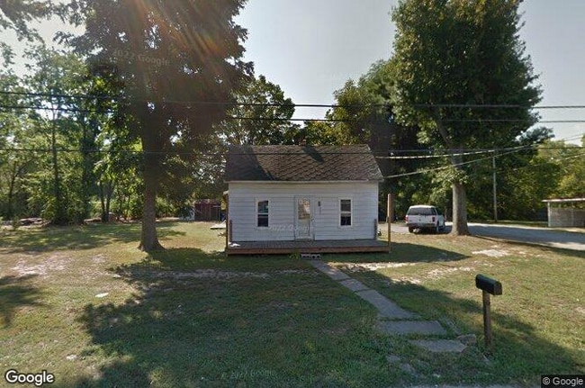 Building Photo - 301 E Olive St Rental