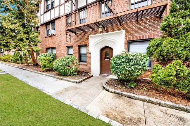 Photo - 7 Greenridge Ave Unit B8