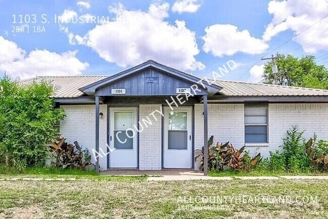 Building Photo - 2 bed/1 bath in El Reno! Rental