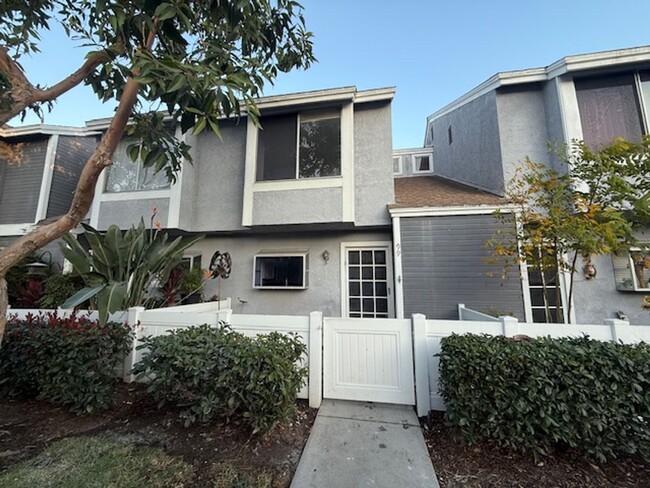 2 bedroom townhome in Prime Aliso Viejo Lo... - 2 bedroom townhome in Prime Aliso Viejo Lo...