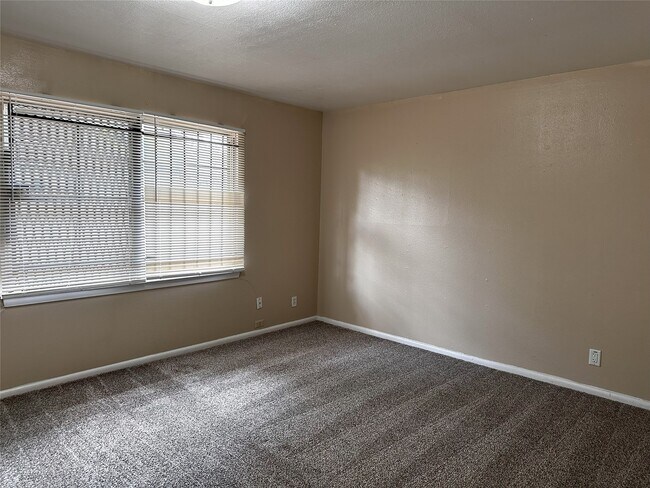 Photo - 3915 Brookfield Dr