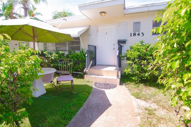 Photo - 1843 Cleveland St Unidad 1-3