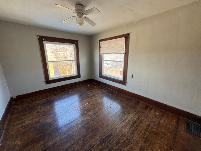 Photo - 108 S College St Unidad B