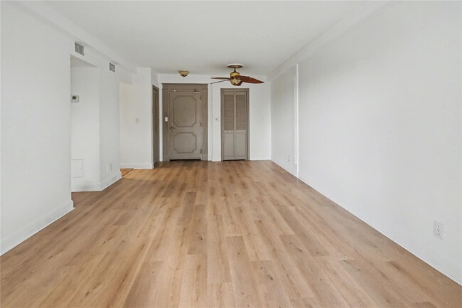 Photo - 3000 Riomar St Unit 406