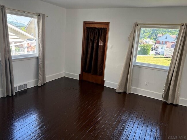 Photo - 926 Bloom St