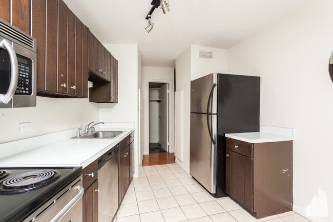Photo - 3930 N Pine Grove Ave Unit 901