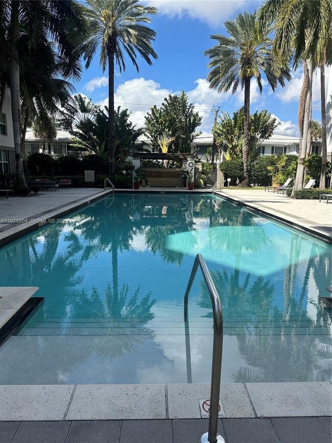 Photo - 2421 NE 65th St Unidad 508