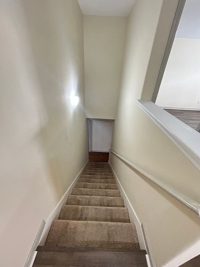 Photo - 4 bedroom/2.5 bathroom in Savannah, GA